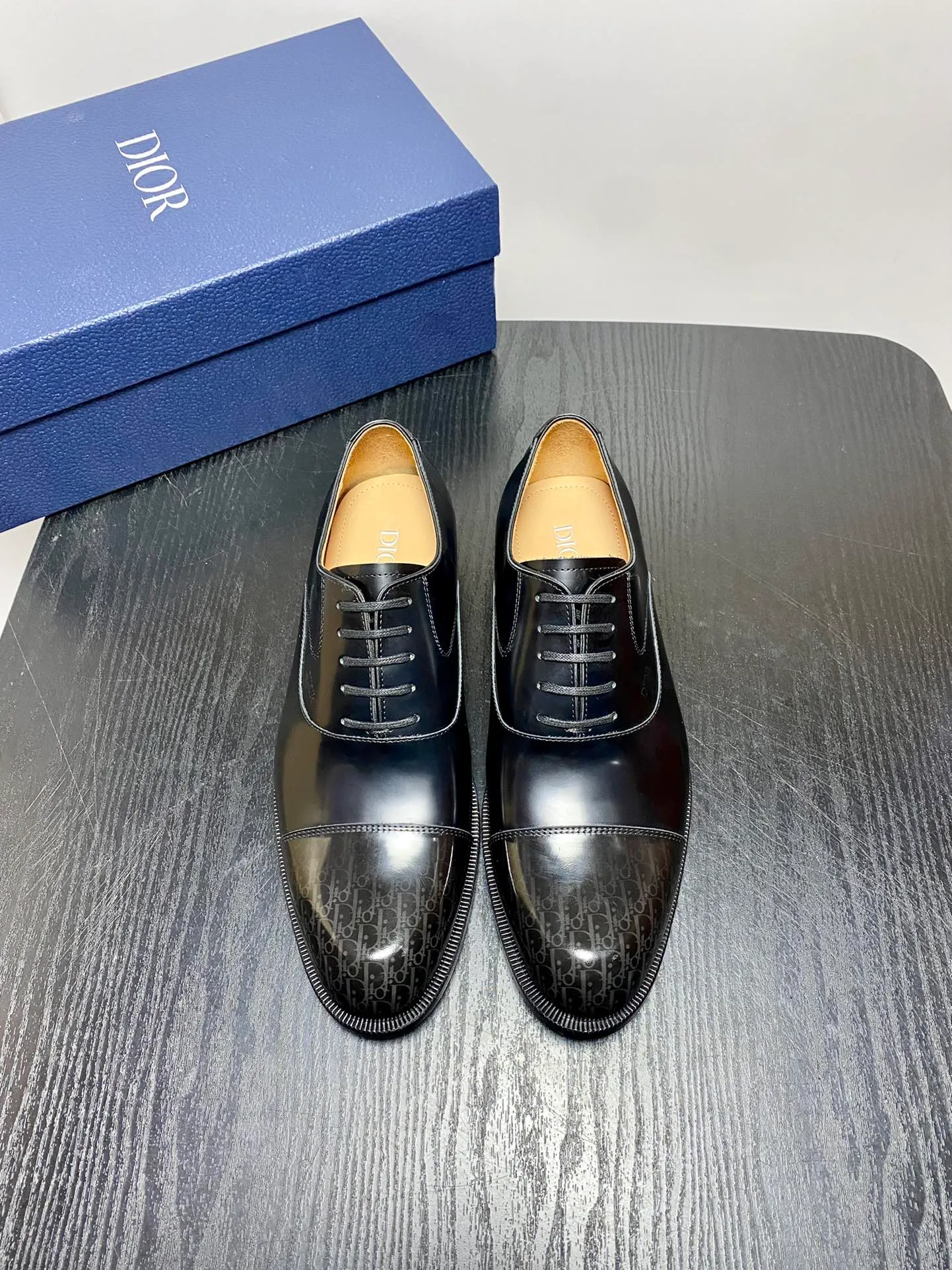 Men's shoes 💰960 Dior Derby shoes | Genuine leather sole formal leather shoes | Carefully crafted with open-edge beaded cowhide | Water-dyed cowhide lining | With classic lace-up closure | Exquisite embossed brand logo on the side | Glossy stacked heel design enhances style | Can be matched with formal or casual looks Size: 39-44 (customized at 38.45.46)